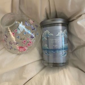 large Yankee candle with glass illuminator